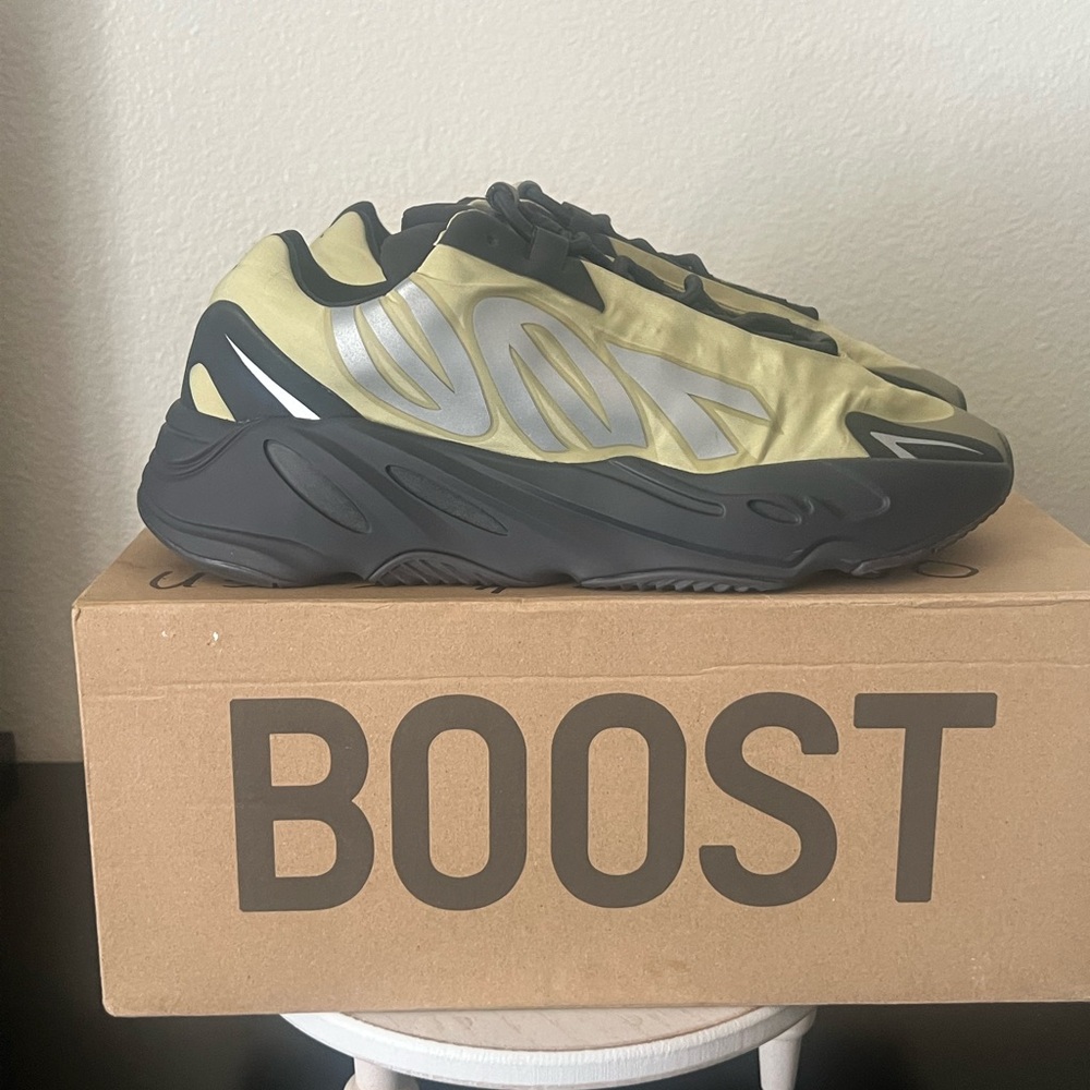 Size 9.5 - Adidas Yeezy Boost 700 MNVN Resin